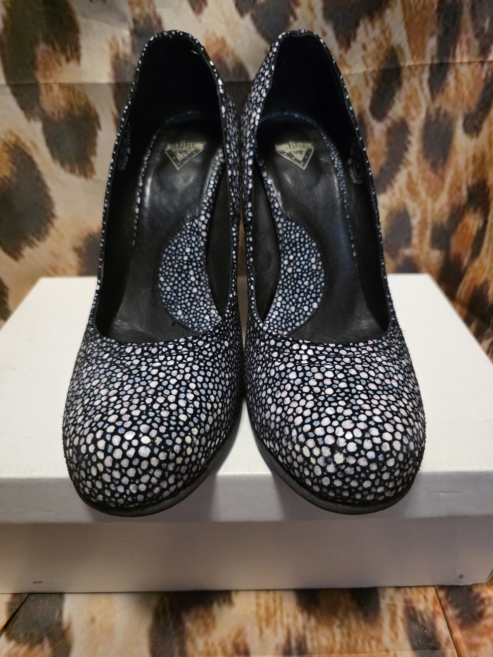 John Fluevog Attentions PARIS Pebbled Round-Toe Pumps - Size 7.5